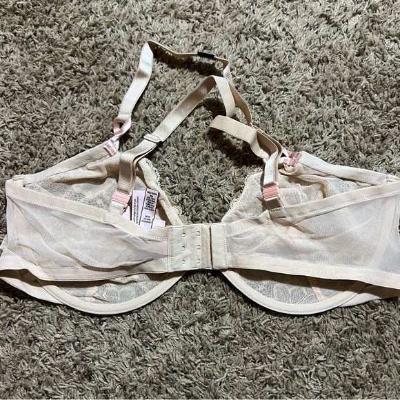 Victoria Secret Unlined Demi Bra Multiway Straps Cream - 40DD - NWT - Picture 2 of 5